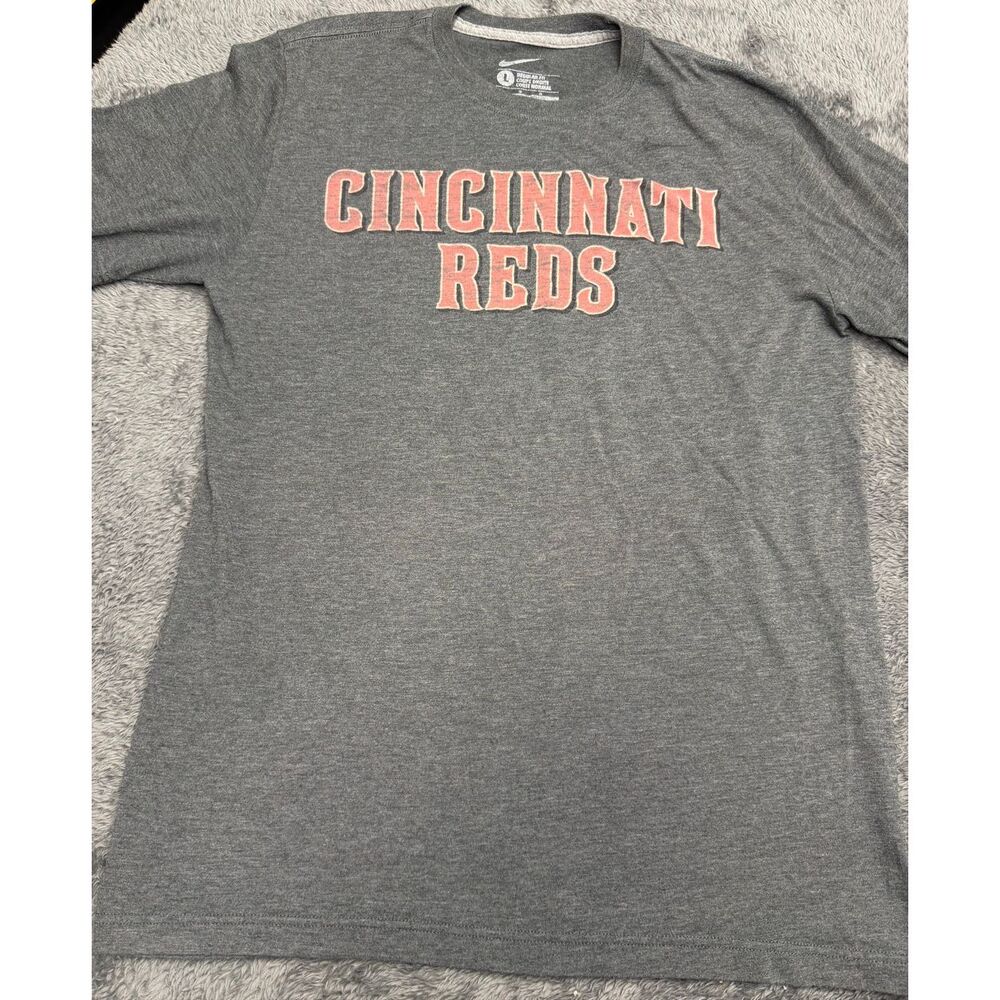 Nike Cincinnati Reds T-shirt, Size Men’s Large